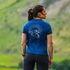 001028_NY_01_graphic_tee_skiddaw_w_navy_lifestyle_2.jpg